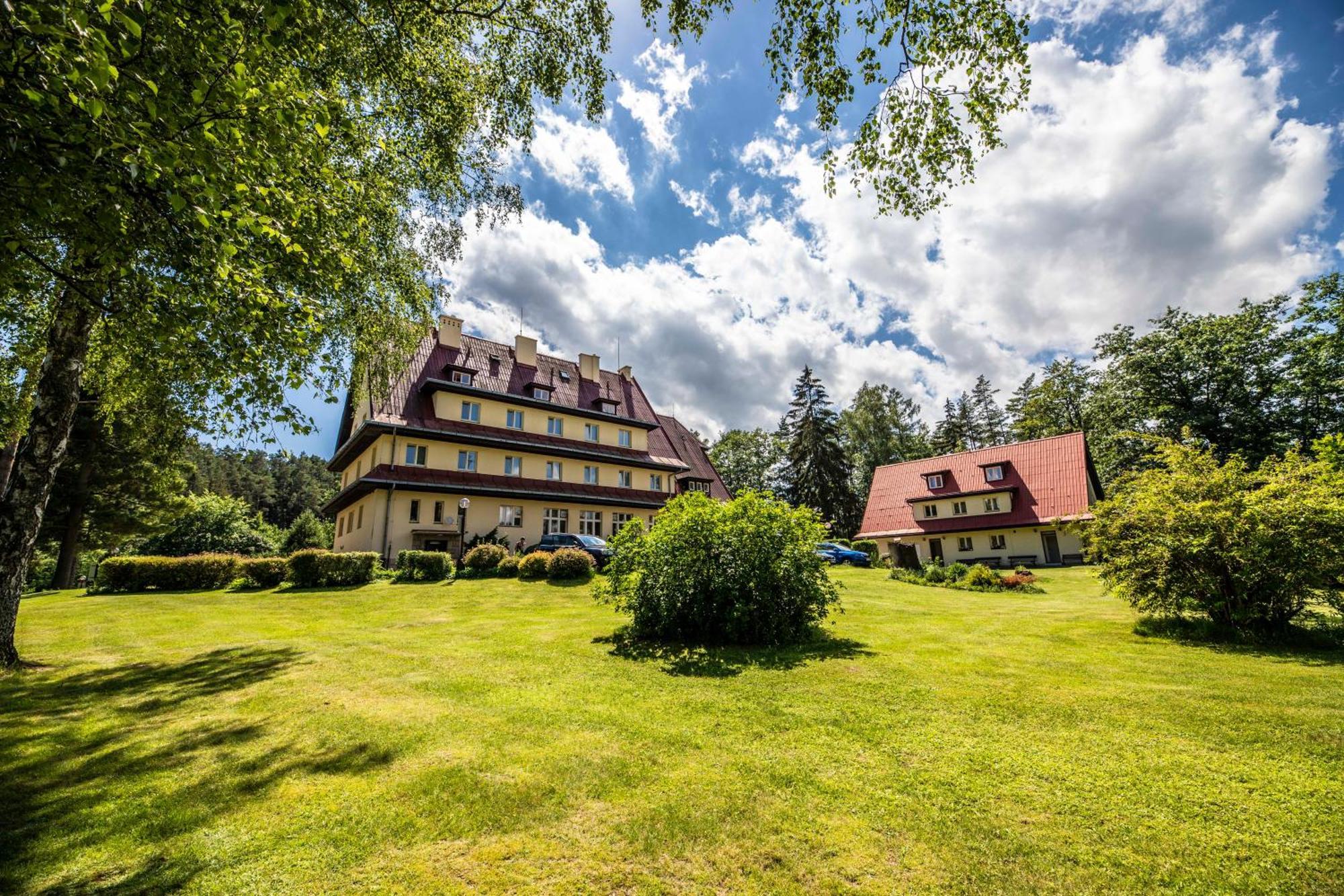 Parkhotel Skalni Mesto Jičín Esterno foto
