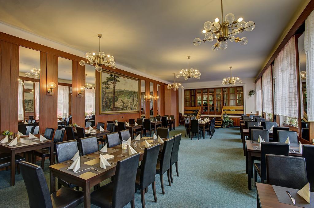 Parkhotel Skalni Mesto Jičín Esterno foto